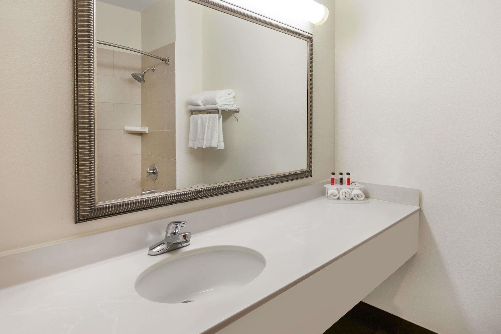 Hotel Baymont By Wyndham Chelsea Extérieur photo
